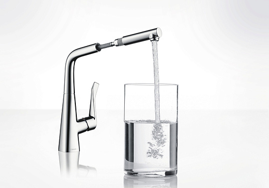 изображение Смеситель для кухни с выдвижным душем Hansgrohe Metris 14821000 от Магия Воды